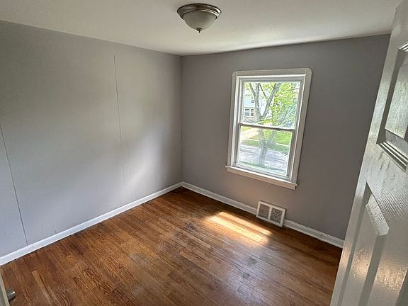 4th image of 17203 Eldamere Ave