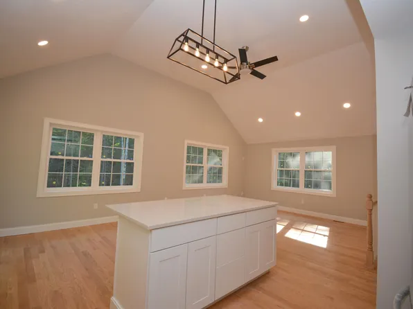 16 Oak Lane, Grantham, NH 03753