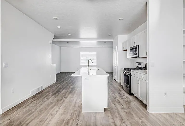 1133 W 340 S — Photo 8