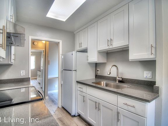 2nd image of 319 Poplar Ave APT 02