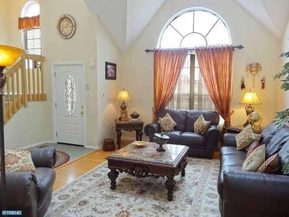 2nd image of 27 Woodbine Ct