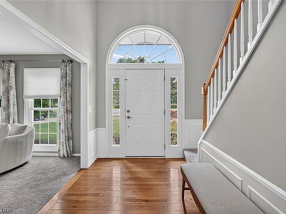 3rd image of 2883 Hawkins Ln