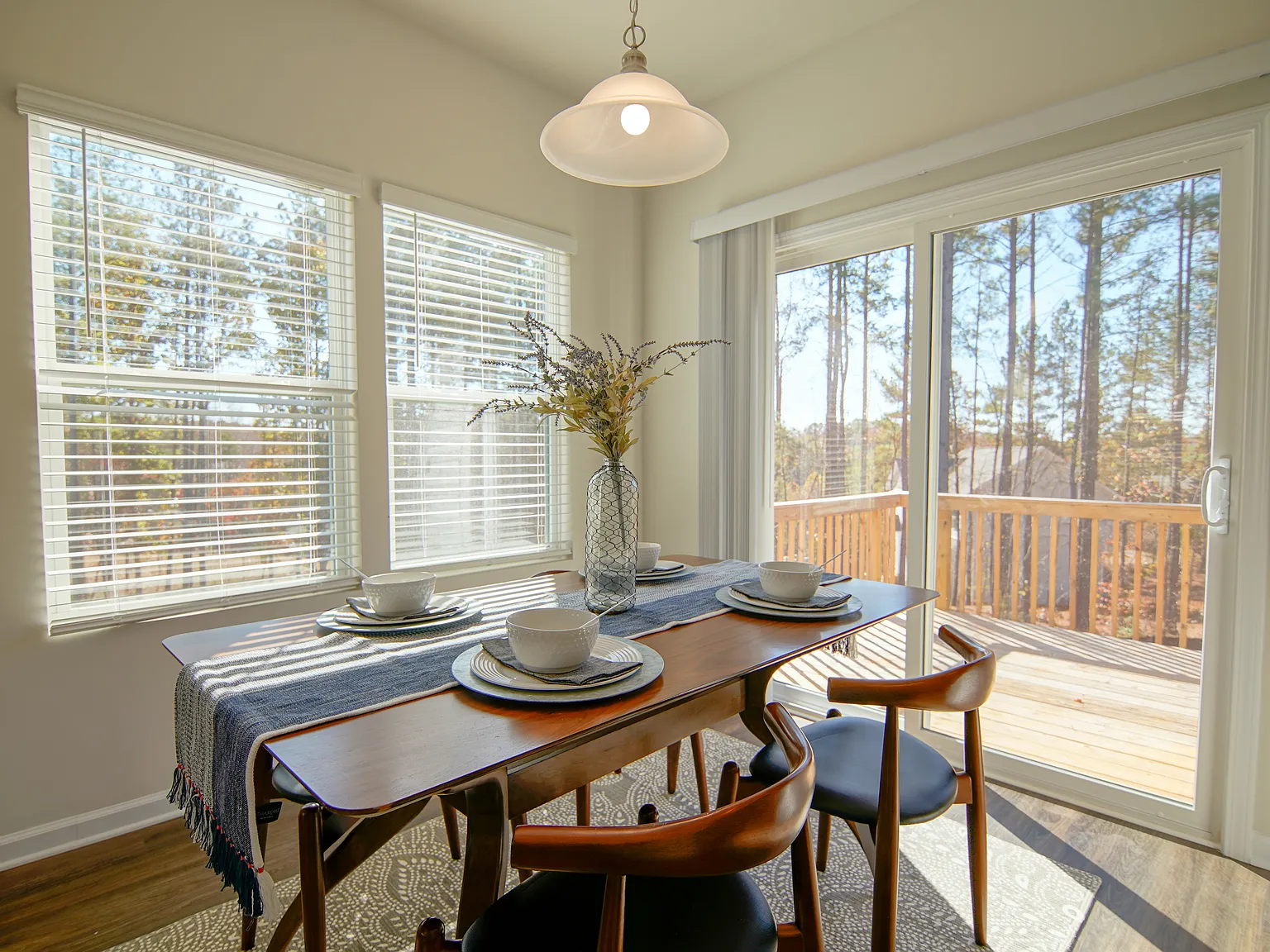 3 bed, 2.5 bath, 1744 sqft, $2,100 — Photo 4