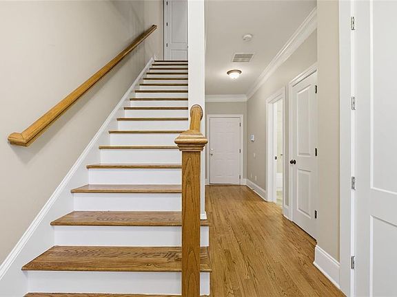 4th image of 109 W Ridge Way