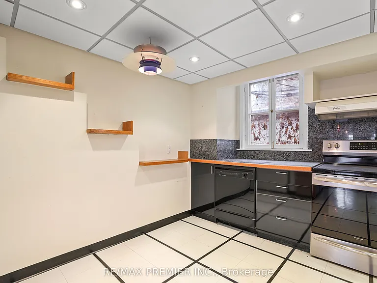 394A King St E #UPPER — Photo 9