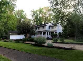 35 Hastings Ln, Chagrin Falls, OH 44022