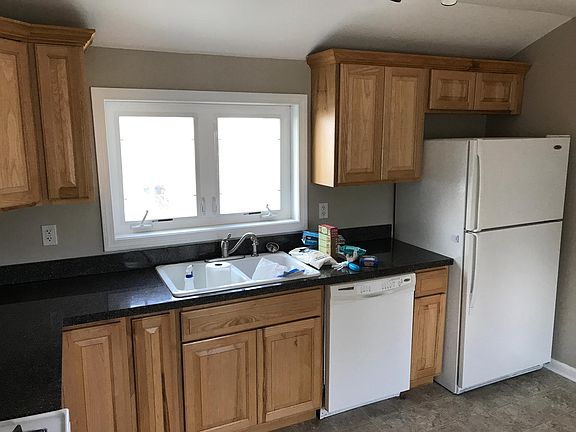 2nd image of 16 Jefferson St #16