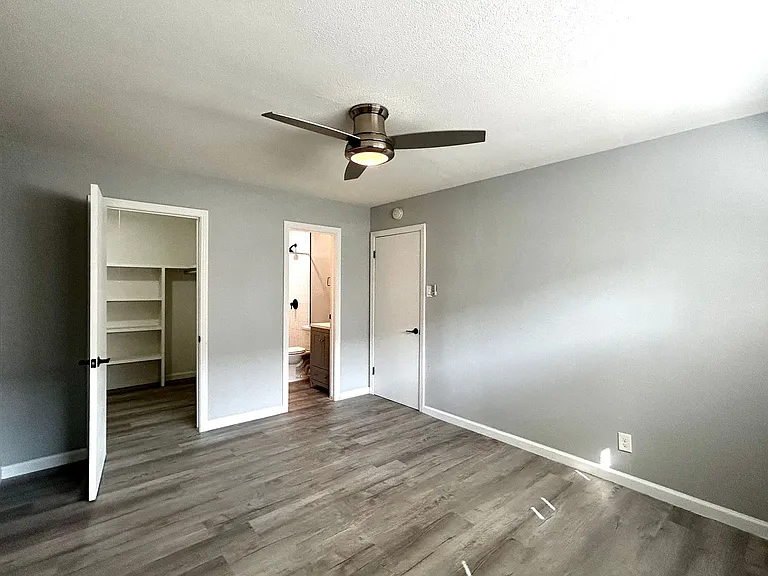 3304 Tom Green St #C — Photo 13