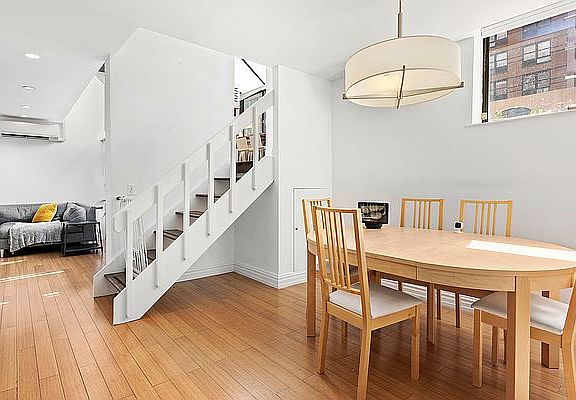 5th image of 225 E 86th St APT 605