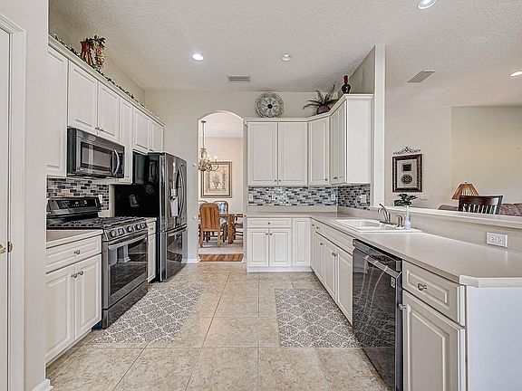 3rd image of 765 Blackmoor Gate Ln