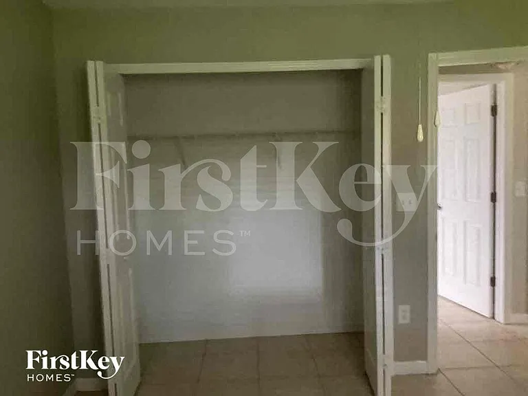 524 SW 25th Ln — Photo 9