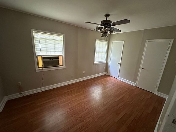 5th image of 702 E East St