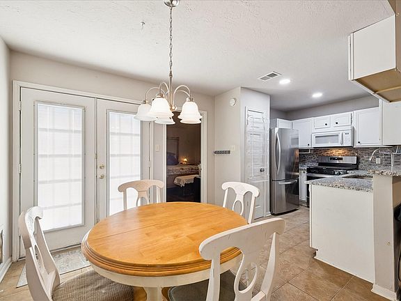 3rd image of 18284 Hollyberry Ct