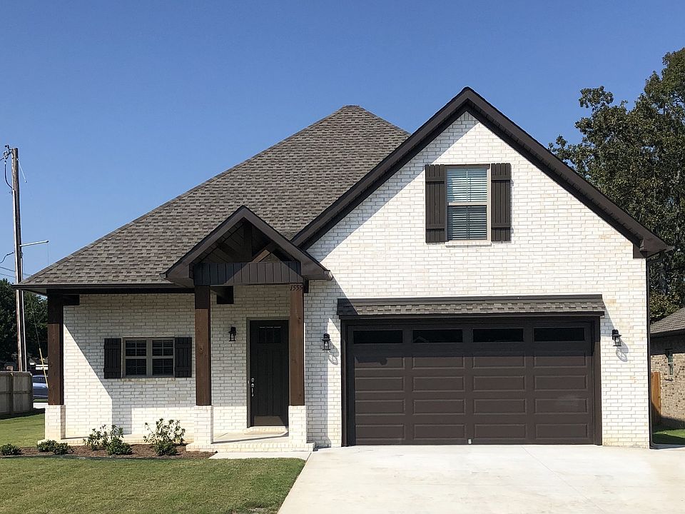 1555 Blue Lucerne Dr, Conway, AR 72034