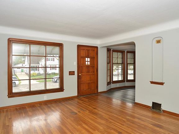 2nd image of 11213 Brunswick Ave
