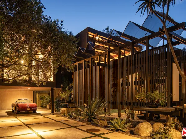 9031 Hollywood Hills Rd, Los Angeles, CA 90046