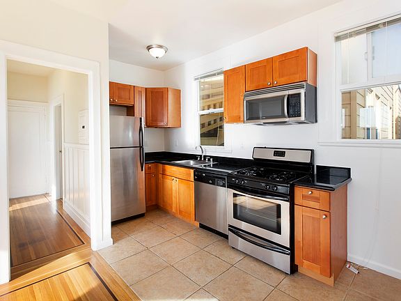3rd image of 1547 Clay St #302
