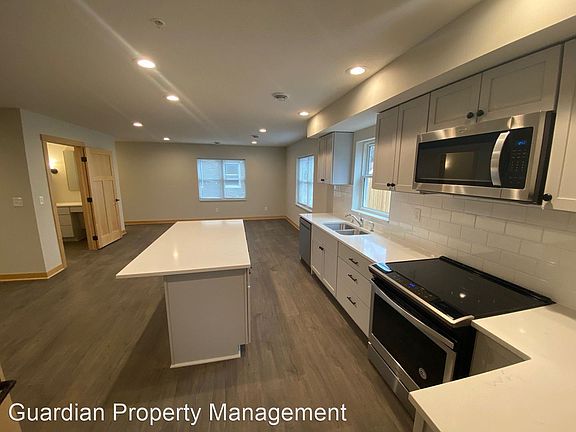 4th image of 1560 Portland Ave #4