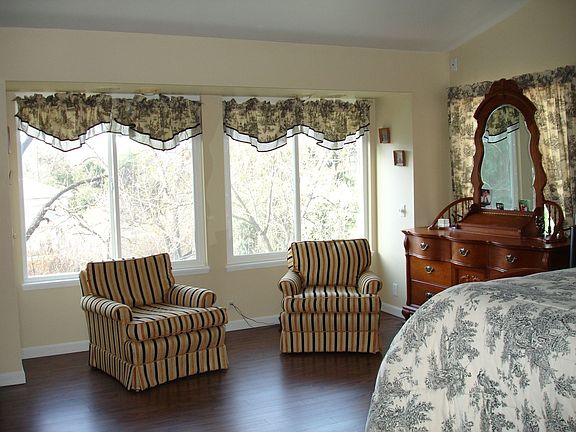 master bed sitting area