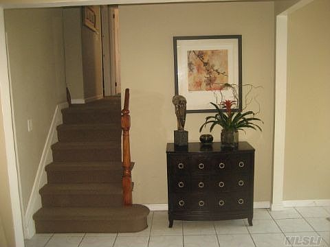 4th image of 1072 Northgate Ct