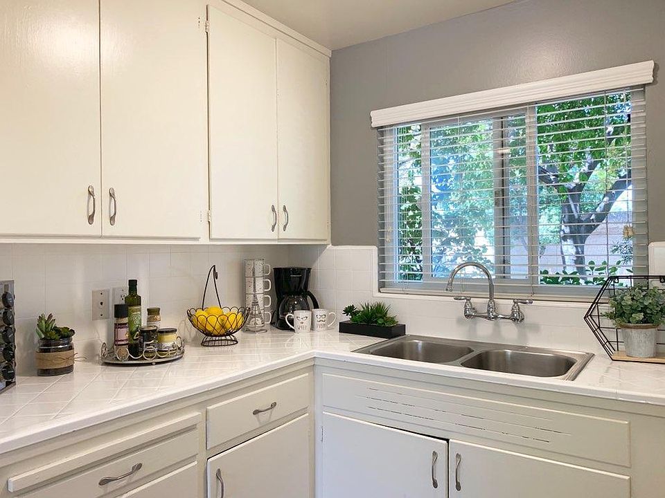 1st image of 1646 Davis St #3