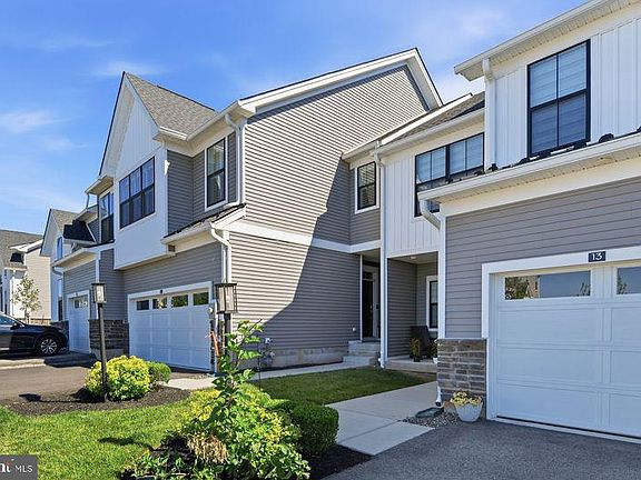 4th image of 11 Umbrell Dr