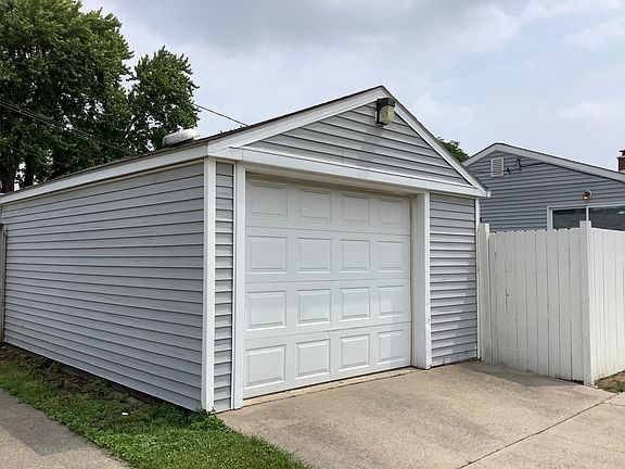 5th image of 1474 Ferris Ave