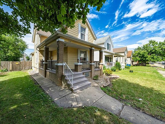 3rd image of 220 W 10th St
