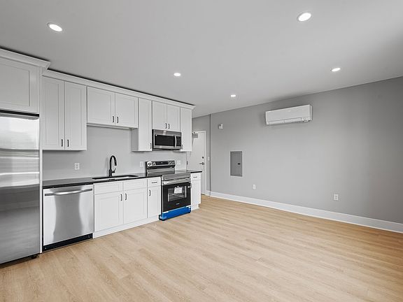 4th image of 111 E Main St #C