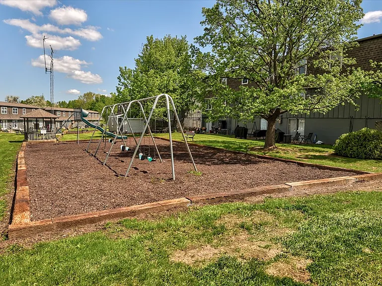 Parkwood Townhomes — Photo 22