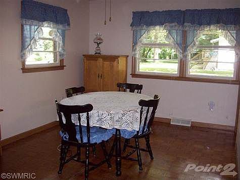 5th image of 1445 Clarendon Ave