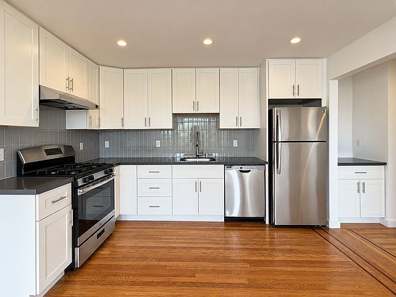 3rd image of 944 Hayes St #26