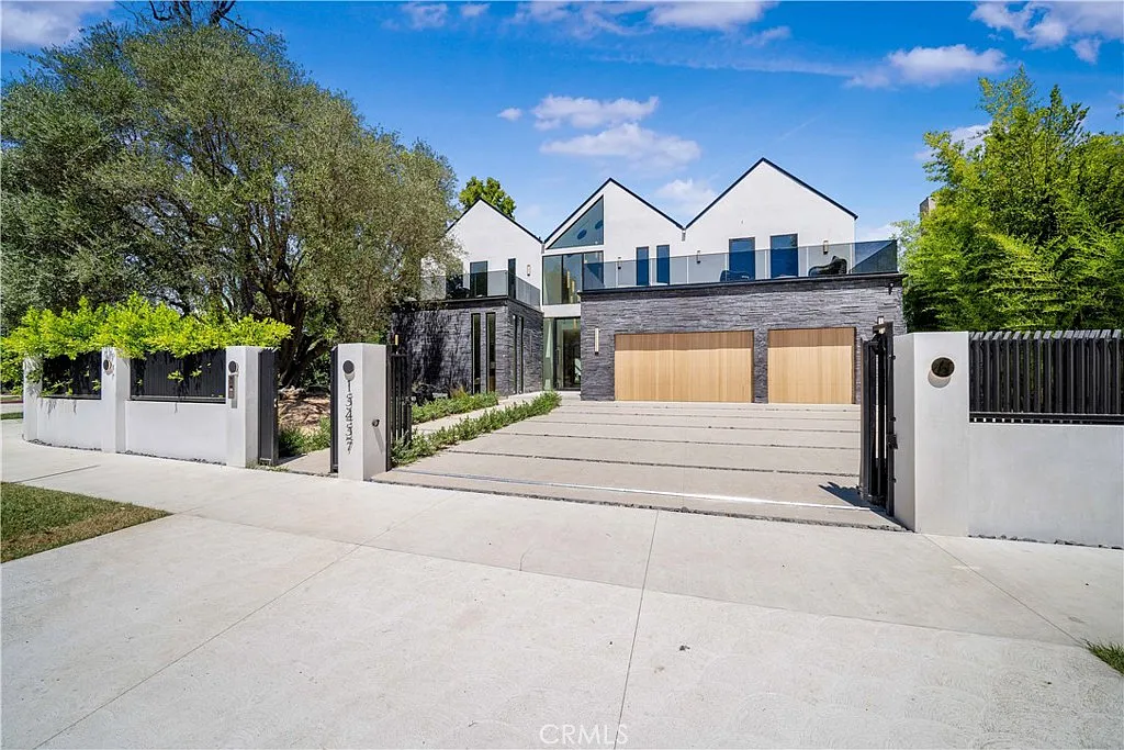6 bed, 6.5 bath, 7800 sqft, $49,500 — Photo 1