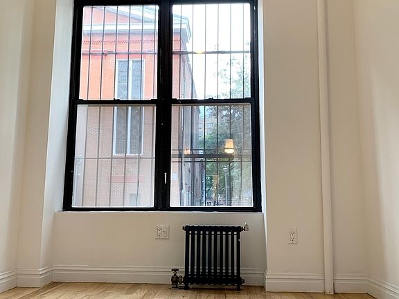 5th image of 224 E 27th St APT 1A