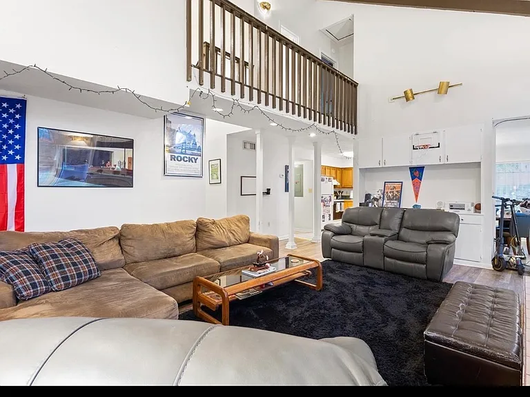 20 NW 24th St — Photo 3