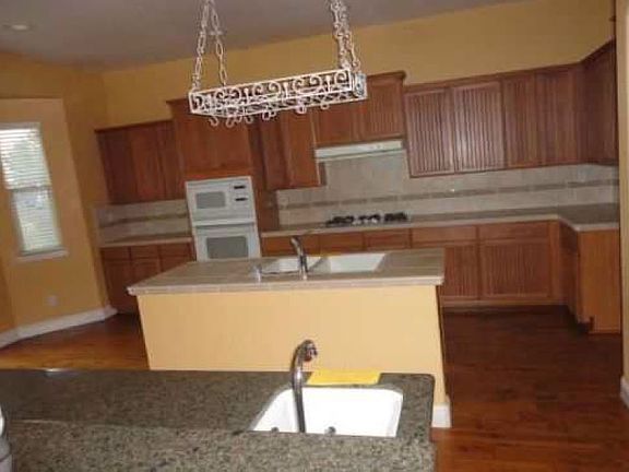 3rd image of 2609 Westview Dr