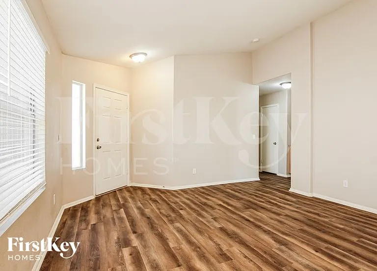 15615 W Watkins St — Photo 7