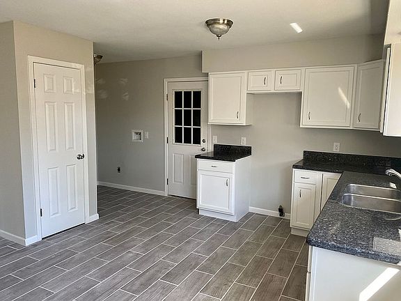 4th image of 2372 Redwood Ln