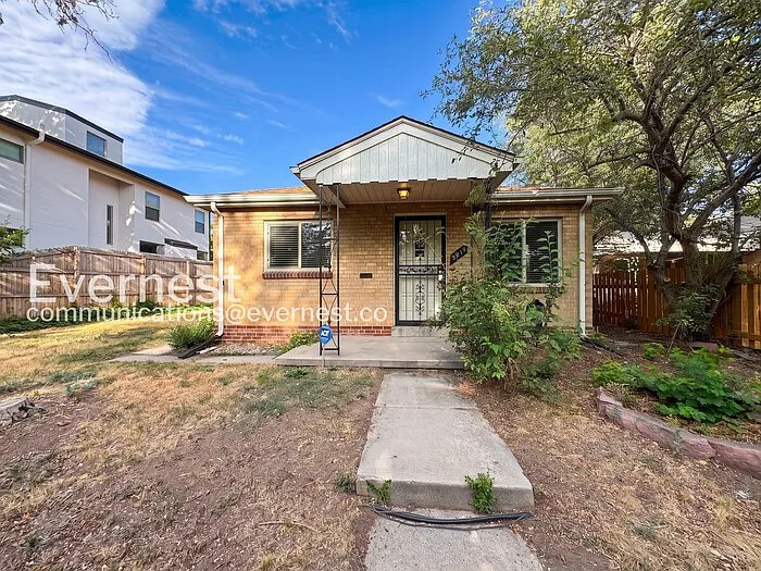 3 bed, 2.0 bath, 1000 sqft, $2,697 — Photo 2