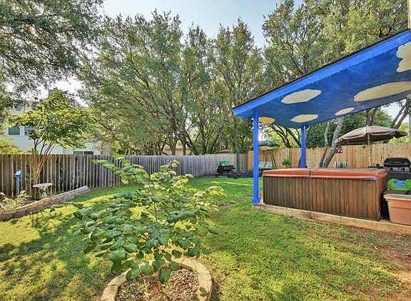 3rd image of 1602 Carriage Hills Trl