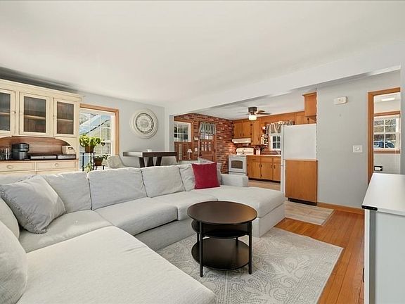 2nd image of 720 Thacher St