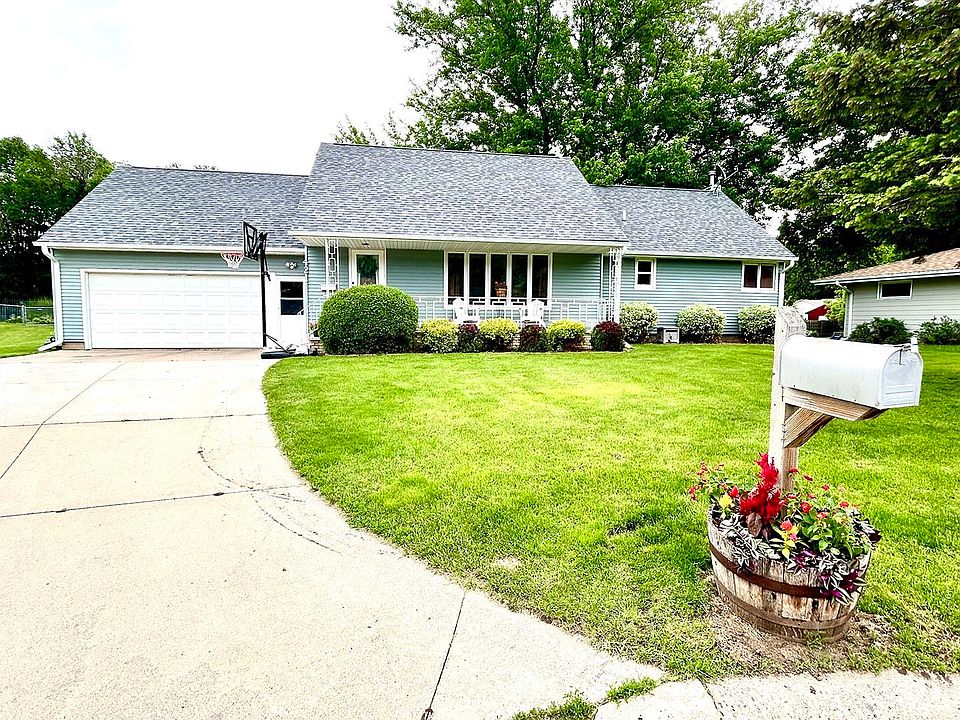 1st image of 421 Knollwood Dr