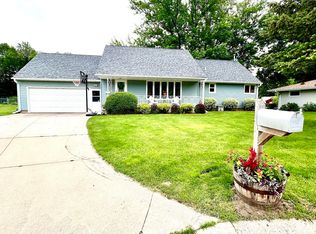 421 Knollwood Dr, Estherville, IA 51334