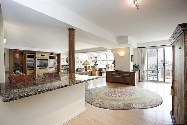 Sold by R New York | media 35