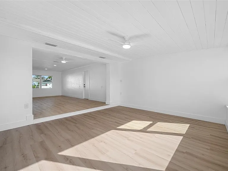 7930 Causeway Blvd S — Photo 21