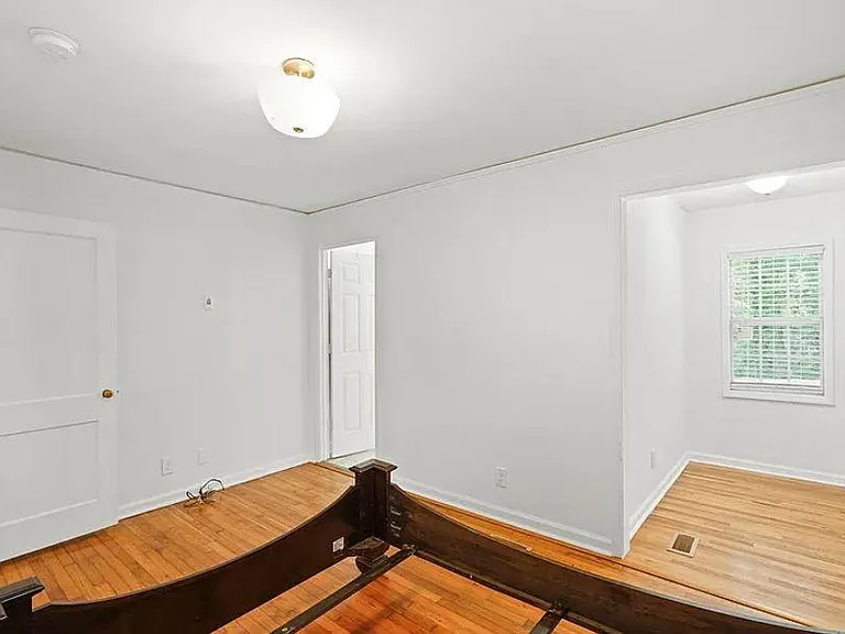 2371 Ben Hill Rd — Photo 12