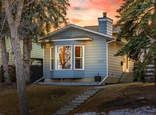 1347 E Berkley Dr NW, Calgary, AB T3K1T4