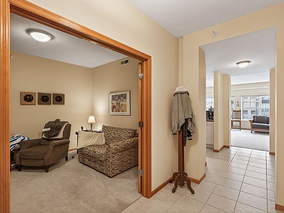 5th image of 2540 38th Ave NE Unit 203