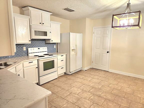 5th image of 3327 Coral Grove Dr