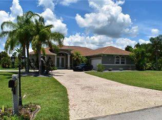 18801 Creek Bridge Ct, Alva, FL 33920